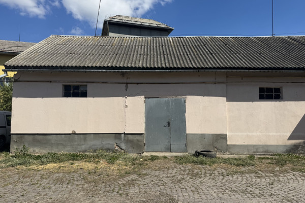 Продаж виробничо-складського комплексу 1 552,6 м2, 0,41 га у Закарпатській області